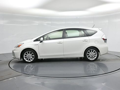 Used 2014 Toyota Prius V Five image 27