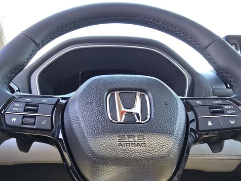 Used 2025 Honda Pilot Touring image 33