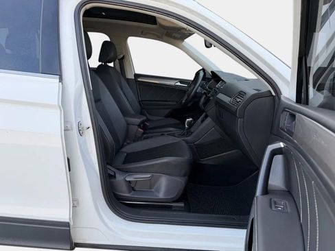 Used 2022 Volkswagen Tiguan SE image 24