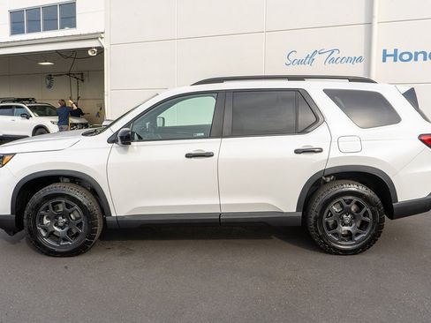 New 2025 Honda Pilot TrailSport image 9