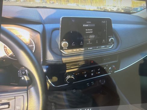 Used 2025 Nissan Rogue S image 11