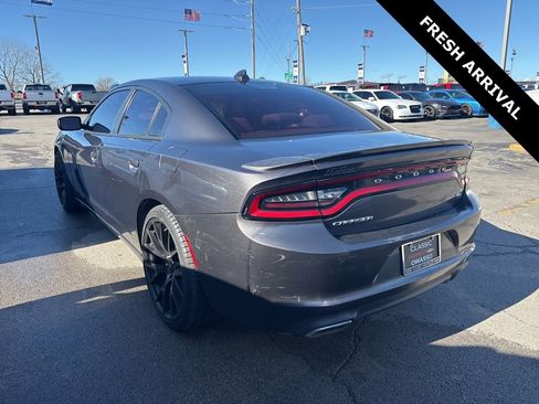 Used 2017 Dodge Charger R/T image 3