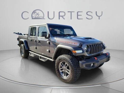 Used 2024 Jeep Gladiator Mojave AWD/4WD image 6