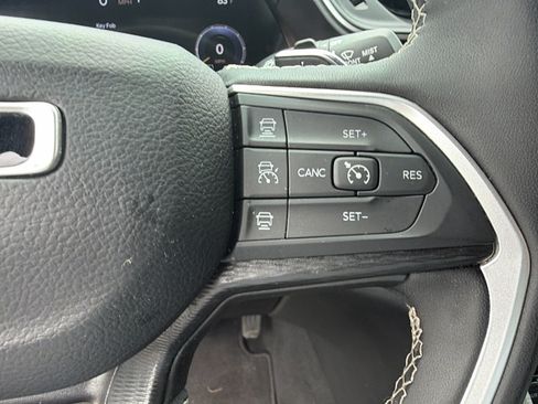 Used 2025 Jeep Grand Cherokee L Altitude AWD/4WD image 30