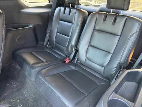 Used 2017 Ford Explorer XLT w/ Equipment Group 202A AWD/4WD image 12