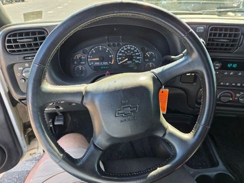 Used 2003 Chevrolet S10 Pickup LS w/ LS Preferred Equipment Group AWD/4WD image 2