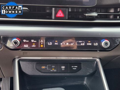 Used 2025 Kia Carnival image 22