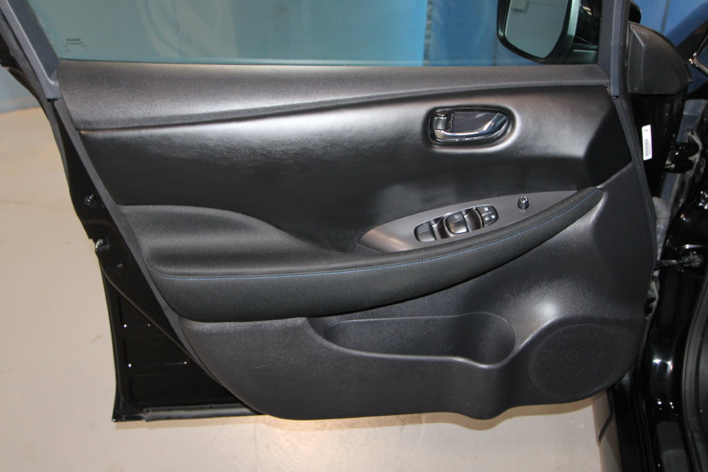 Used 2025 Nissan Leaf S FWD image 5