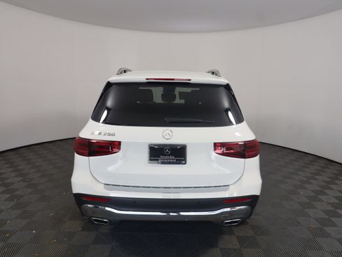 New 2026 Mercedes-Benz GLB 250 image 4