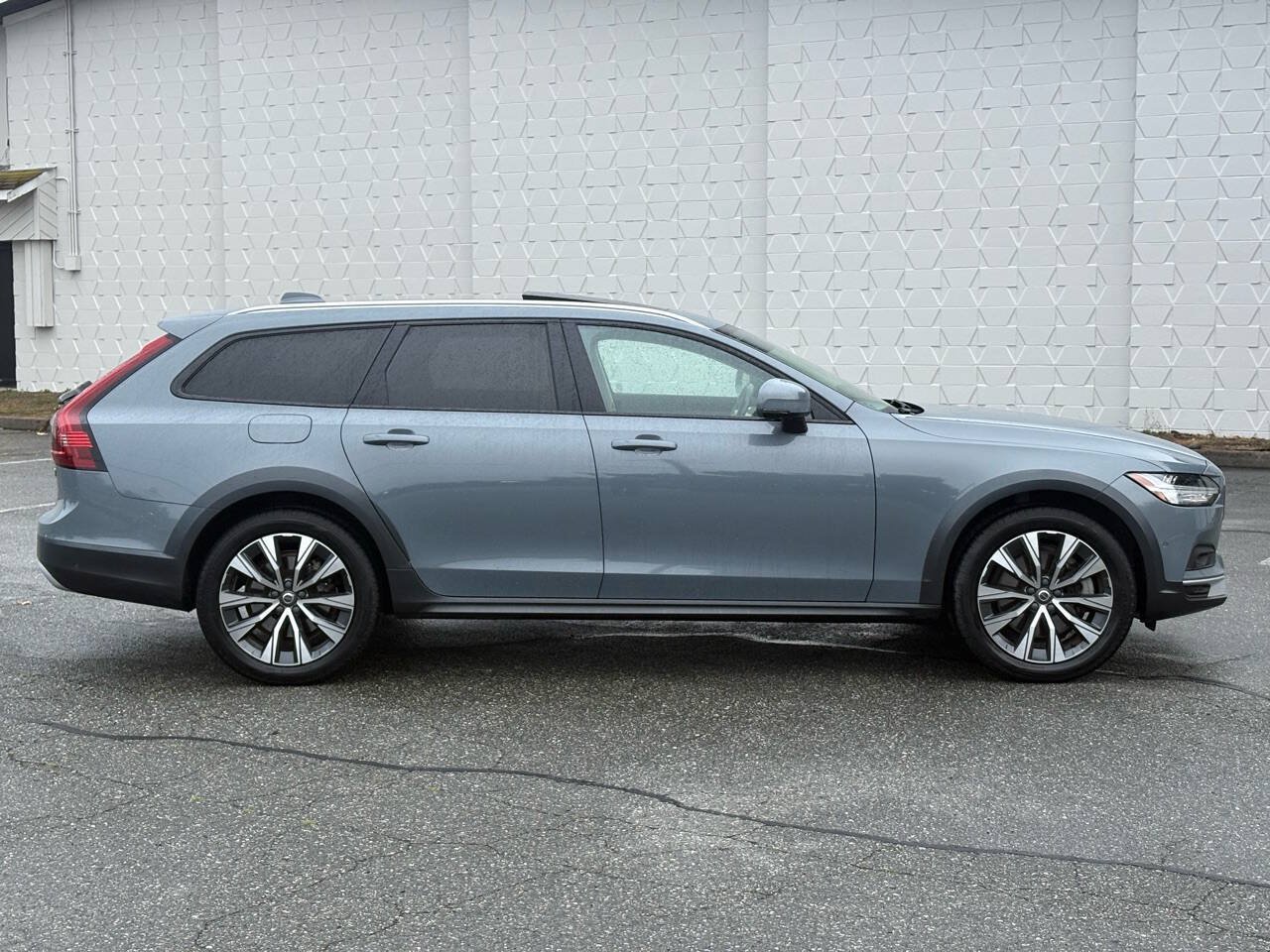 Used 2022 Volvo V90 B6 Cross Country w/ Advanced Package AWD/4WD image 4