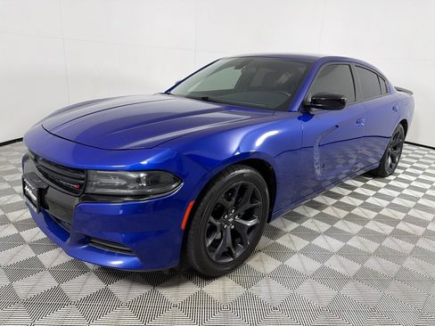 Used 2020 Dodge Charger SXT w/ Blacktop Package image 9