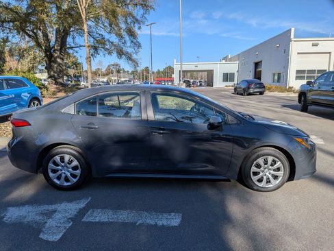 Used 2025 Toyota Corolla LE image 2