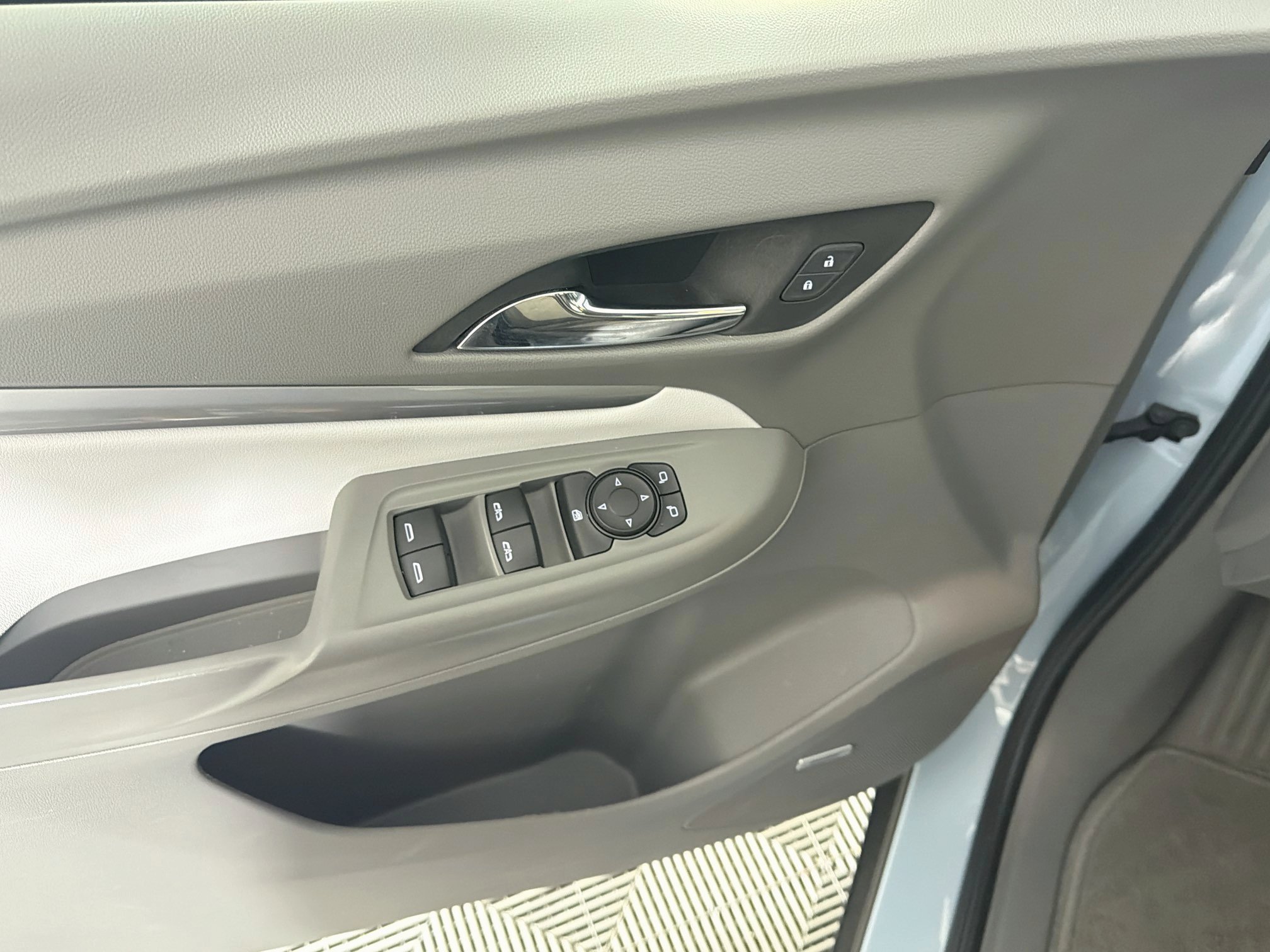 Used 2023 Chevrolet Bolt EUV Premier w/ Sun & Sound Package FWD image 15