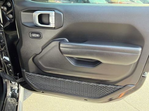 Used 2023 Jeep Gladiator Rubicon w/ Cold Weather Group AWD/4WD image 23
