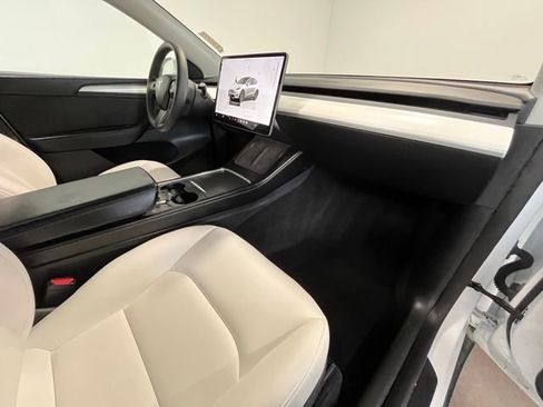 Used 2024 Tesla Model Y Long Range image 10