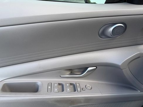 Used 2024 Hyundai Elantra SE FWD image 36