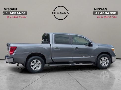 Used 2019 Nissan Titan SV RWD image 4