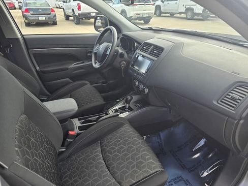 Used 2025 Mitsubishi Outlander Sport ES image 17