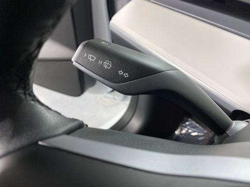 Used 2023 Tesla Model 3 Standard Range image 17