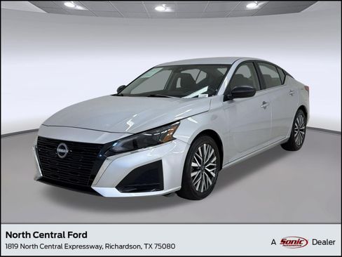 Used 2025 Nissan Altima 2.5 SV FWD image 1