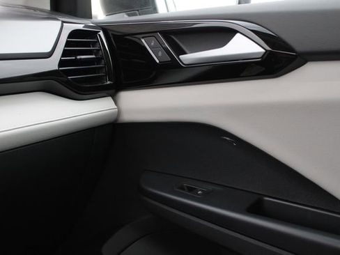 New 2026 Volkswagen Taos S image 19