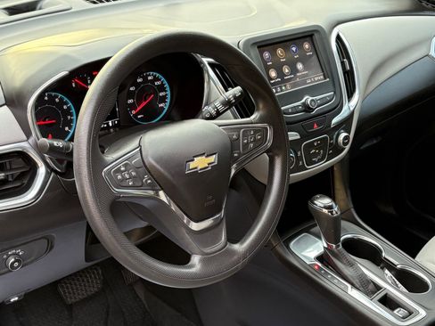 Used 2020 Chevrolet Equinox LS w/ LS Convenience Package image 11