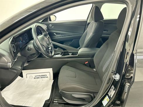 Used 2023 Hyundai Elantra SEL w/ Convenience Package image 9