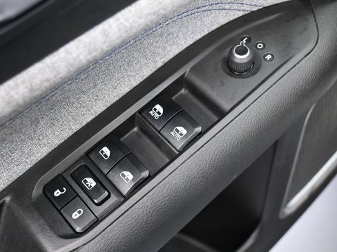 Used 2024 Jeep Compass Latitude AWD/4WD image 13