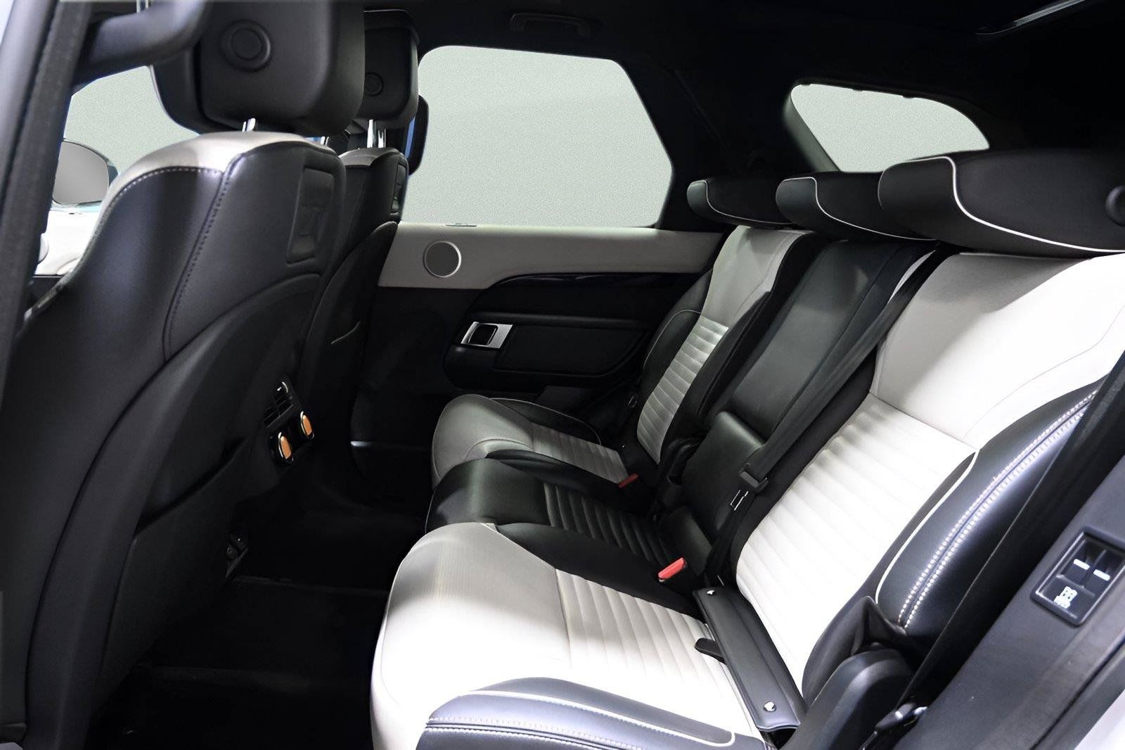 Used 2022 Land Rover Discovery HSE R-Dynamic AWD/4WD image 14