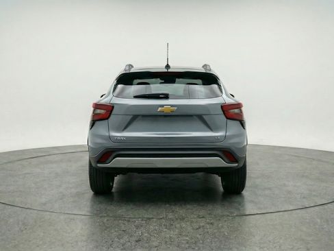 Used 2025 Chevrolet Trax LT w/ LT Convenience Package FWD image 7