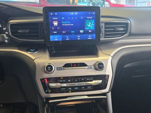 Used 2022 Ford Explorer XLT w/ Equipment Group 202A image 22