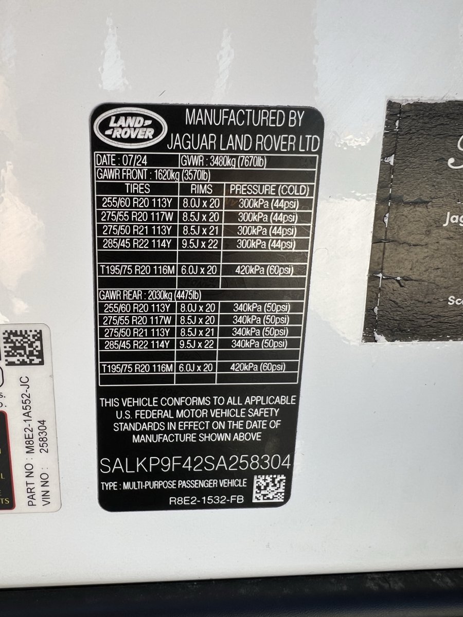 Used 2025 Land Rover Range Rover SE AWD/4WD image 36