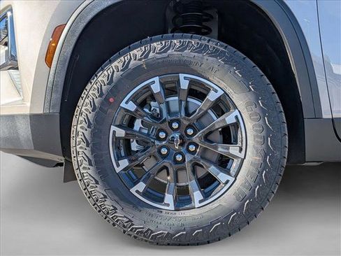 New 2026 Chevrolet Traverse Z71 w/ Driver Confidence Package image 18