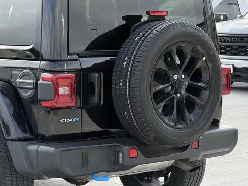 Used 2022 Jeep Wrangler Unlimited Sahara w/ Cold Weather Group image 5