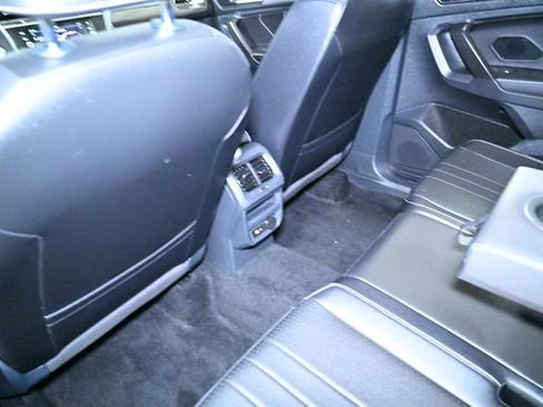 Used 2022 Volkswagen Tiguan SE image 41