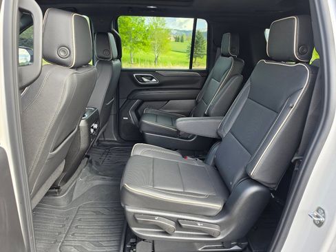 Used 2023 GMC Yukon XL SLT w/ SLT Luxury Package AWD/4WD image 22