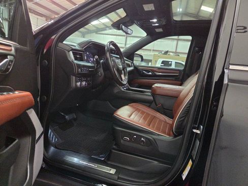 Used 2023 GMC Yukon XL Denali Ultimate AWD/4WD image 6