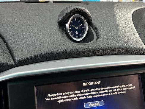 Used 2015 Maserati Ghibli image 21
