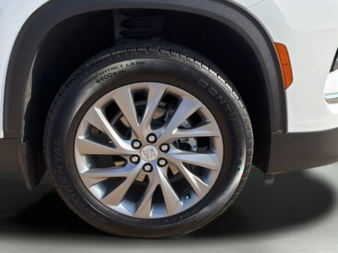 Used 2025 Buick Enclave Preferred w/ Power Package FWD image 30