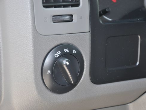 Used 2013 Nissan NV 3500 SV w/ Technology Pkg RWD image 39