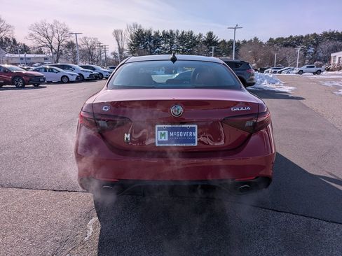 Used 2017 Alfa Romeo Giulia AWD image 4