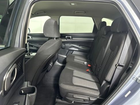 Used 2023 Kia Sorento LX image 25
