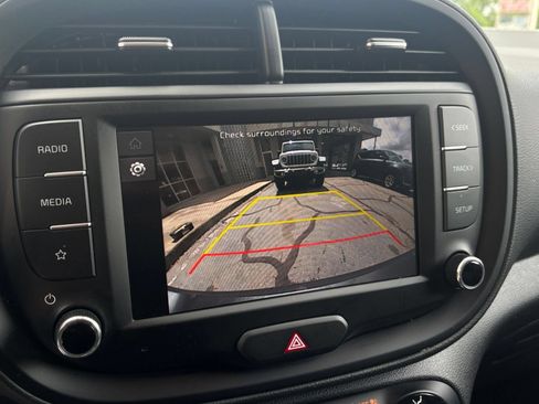 Used 2025 Kia Soul LX w/ LX Technology Package FWD image 22