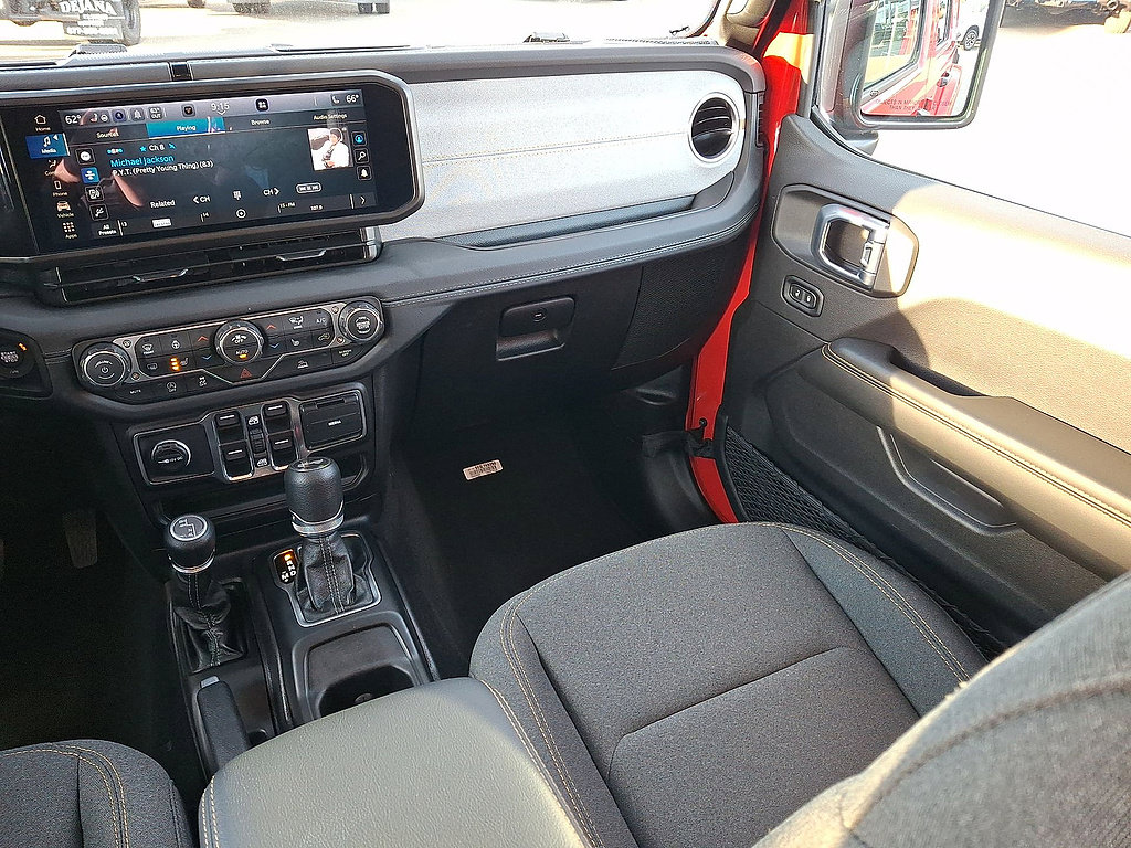 Used 2026 Jeep Wrangler Unlimited Sahara AWD/4WD image 11