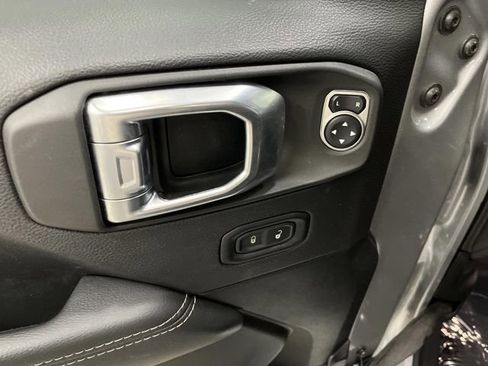 Used 2021 Jeep Wrangler Unlimited Sahara image 28