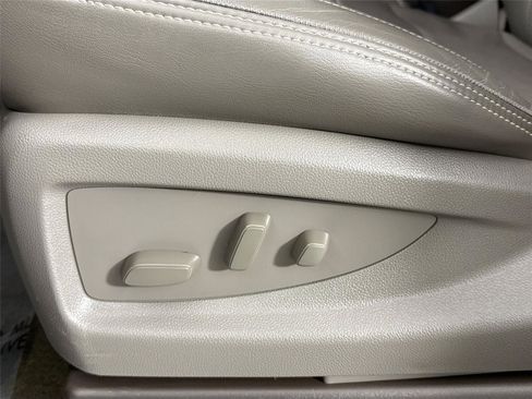 Used 2018 GMC Yukon Denali w/ Denali Ultimate Package image 32