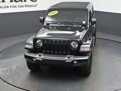 Used 2023 Jeep Wrangler Unlimited Sahara AWD/4WD image 46