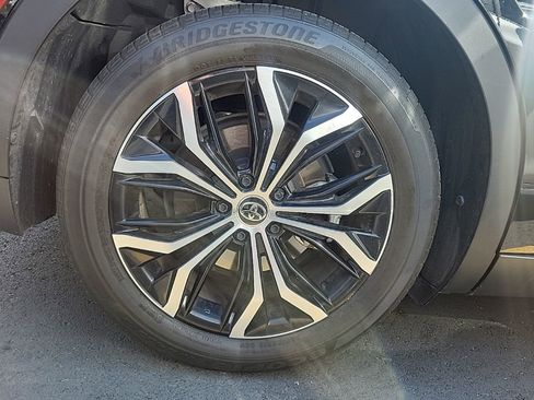 Used 2023 Toyota Crown XLE image 18