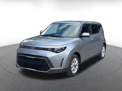 Used 2025 Kia Soul LX w/ LX Technology Package FWD image 6