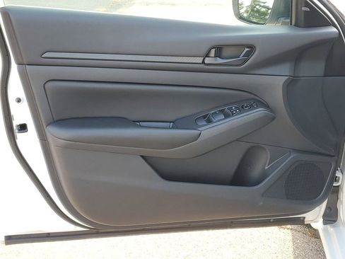 Used 2025 Nissan Altima 2.5 S image 8